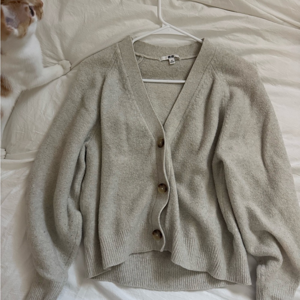 uniqlo cream buttoned cardigan